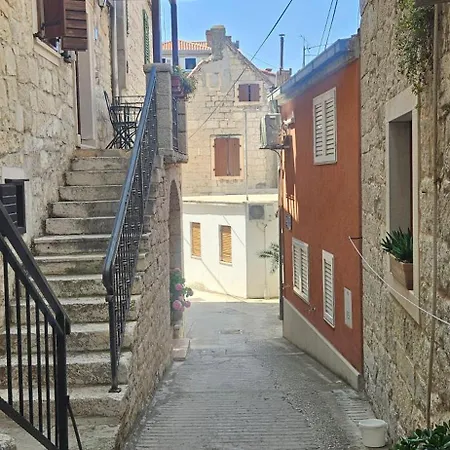 Apartment Heritage Stone Split