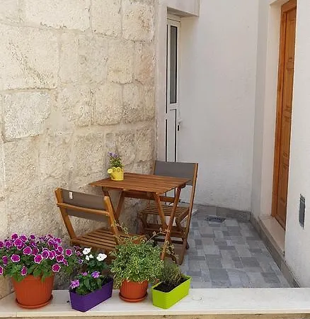 Heritage Stone Apartment *