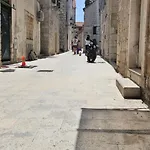 Heritage Stone Apartment *